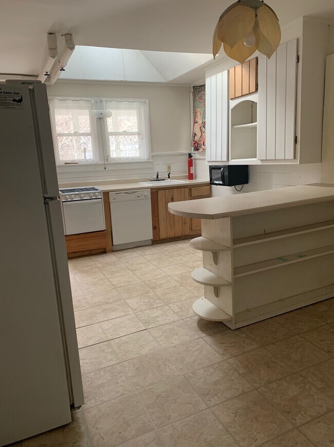 Photo - 5576 NY-23 Unidad ground floor