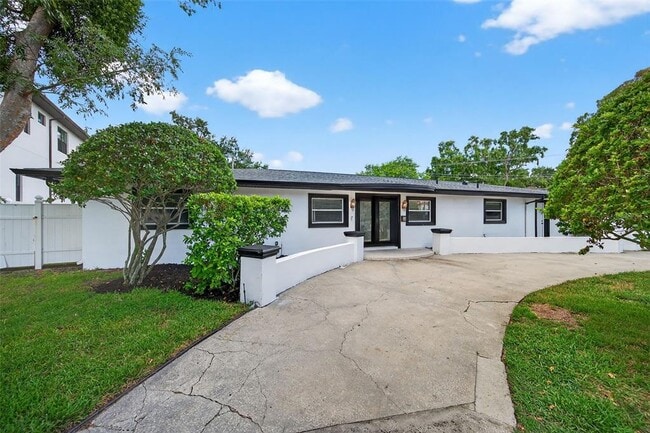 Building Photo - 516 W Davis Blvd Rental