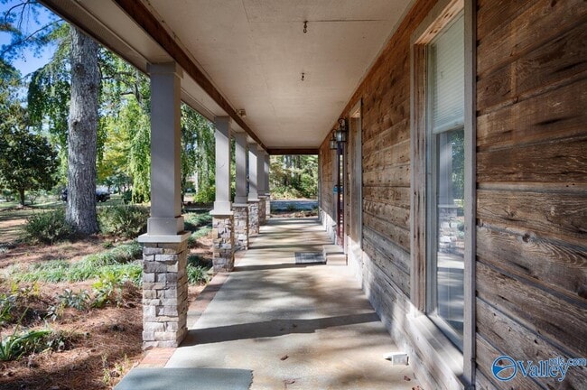 Photo - 1307 Lindsay Ln S