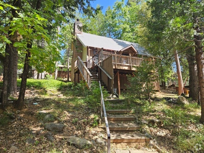 Building Photo - Charming mountain retreat nestled on Hekek... Rental