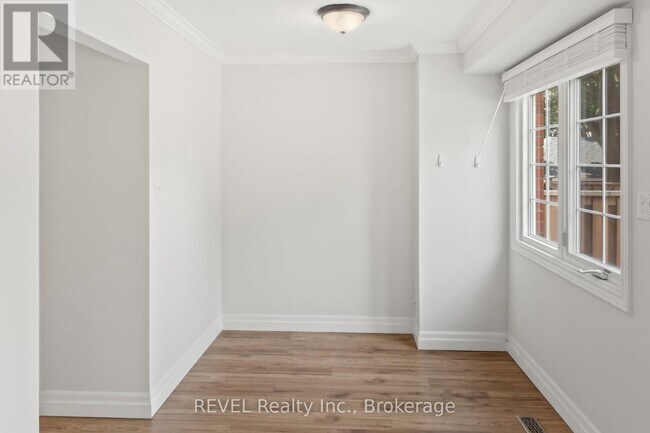 Photo - 10 Bassett Blvd