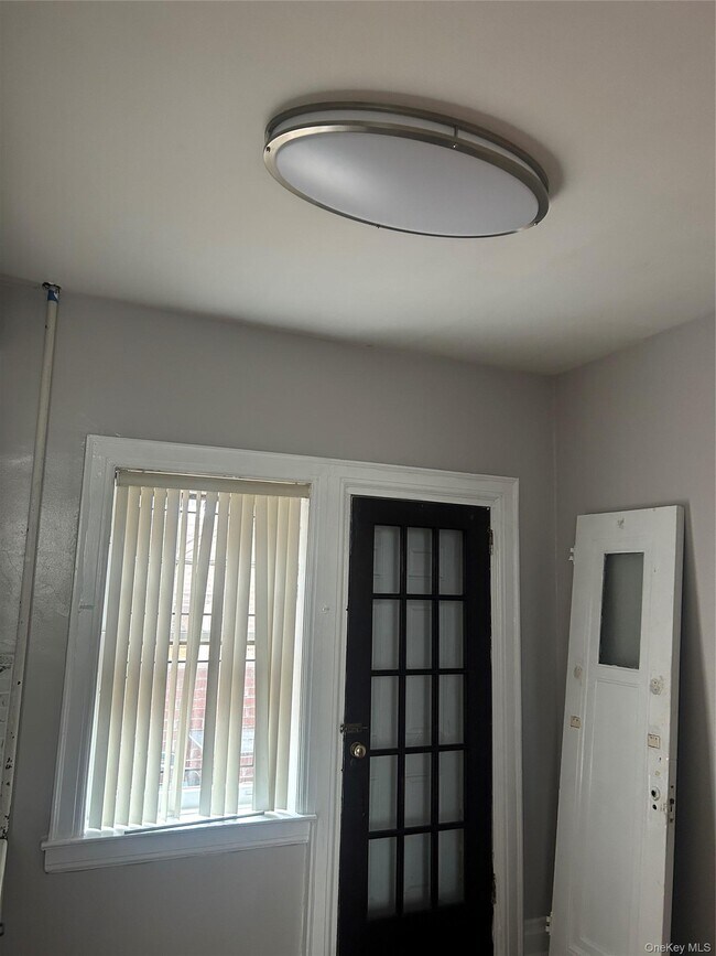 Photo - 594 E 38th St