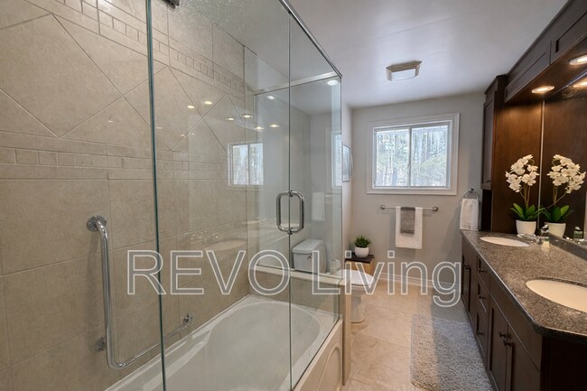 Photo - 1490 York Rd