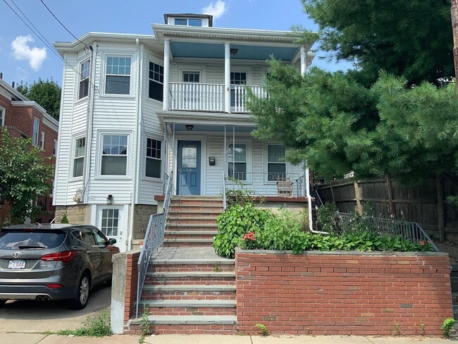 Building Photo - 520 Mt Auburn St Unit 1 Rental
