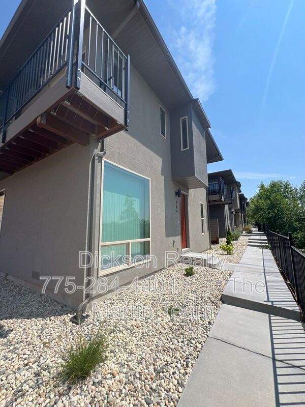 Building Photo - 760 Bluffs Ct