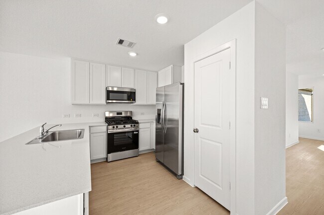 Photo - 31433 Moore Rd