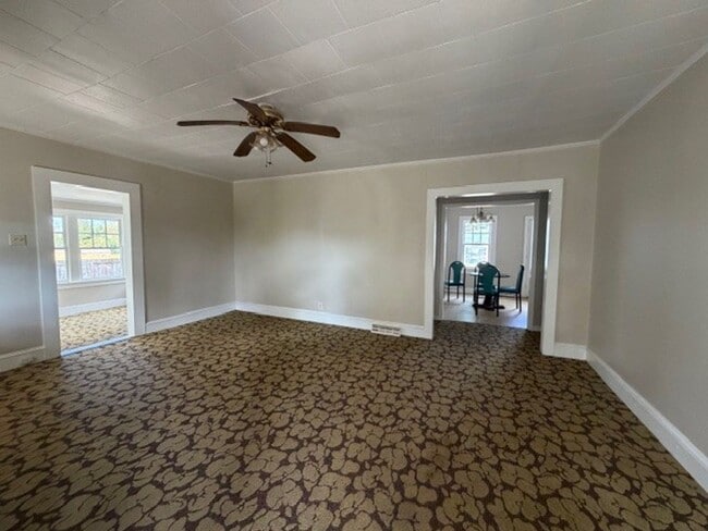 Building Photo - 2 bedroom, 1 bath House available NOW