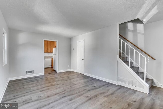 Building Photo - 5809 Fifer Dr