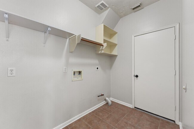 Photo - 17206 Stonebridge Trail