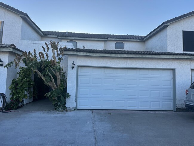 Building Photo - 100 W Village Blvd Unit 6