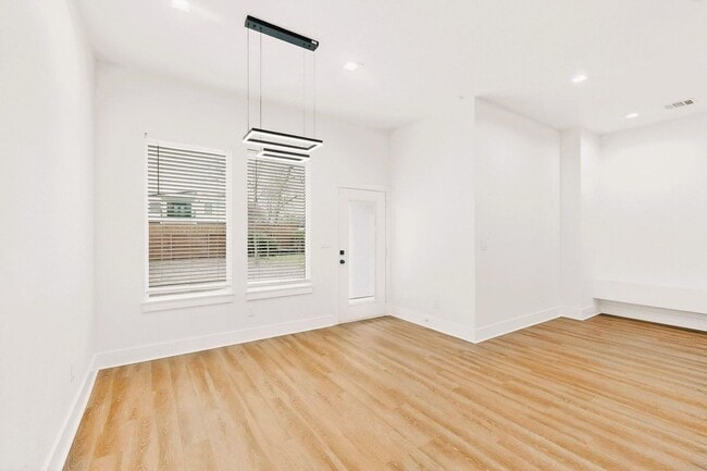 Photo - Modern 3 Bed, 3 Bath Home Near Downtown Dallas