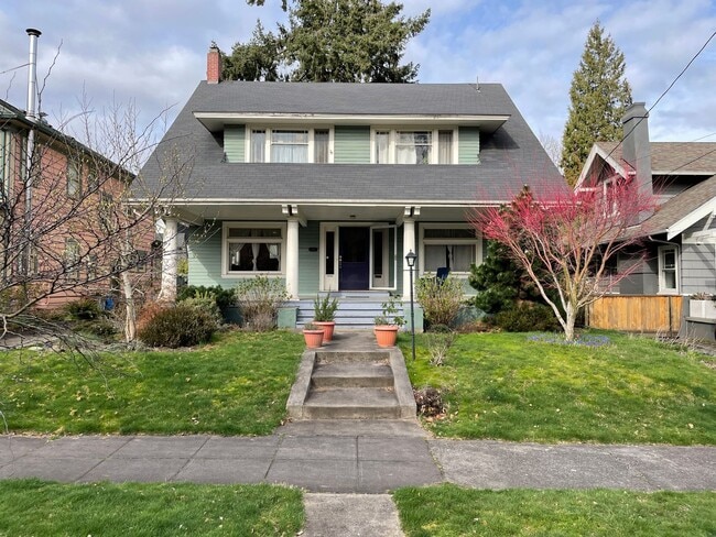 Building Photo - Coveted Laurelhurst Craftsman, Detached Garage, A/C, Hardwoods...A Rare Listing!