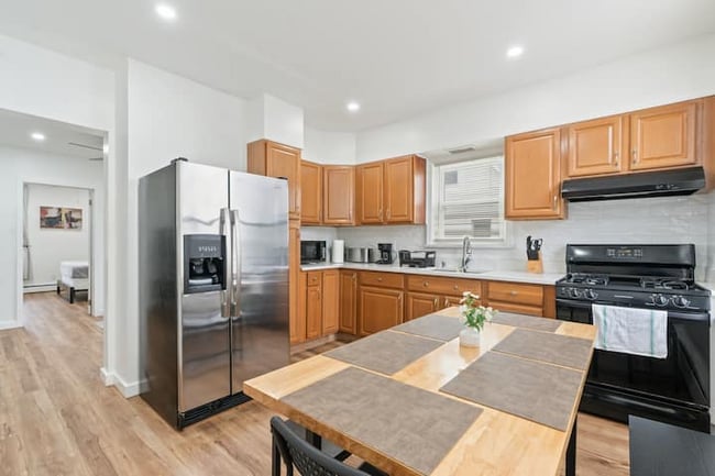 Photo - 1622 Union Turnpike