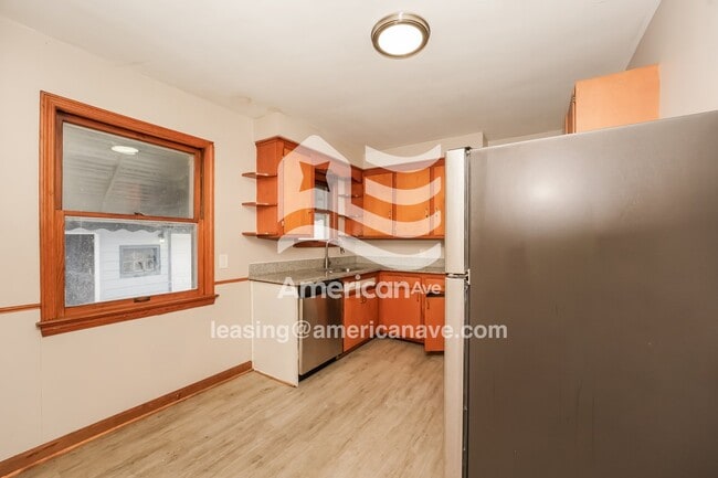 Photo - 364 E 330th St