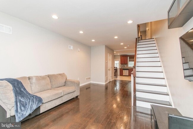 Photo - 2030 McClellan St