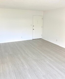 1+1 - 3830 Vinton Ave