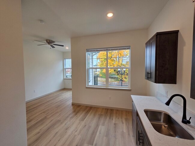 Photo - 478 S Main St