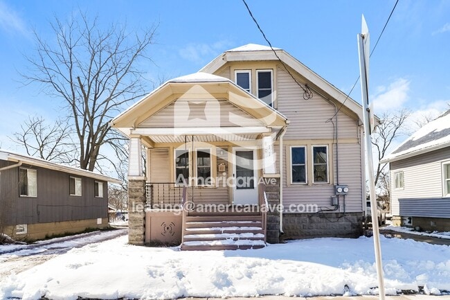 Building Photo - 4037#4101 Lower West Fairmount Avenue, 53209; #730423 - 730423