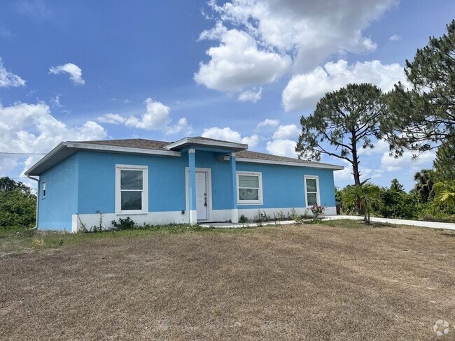 Building Photo - Move in Ready, Three Bed/2 bath-Close to S... Rental
