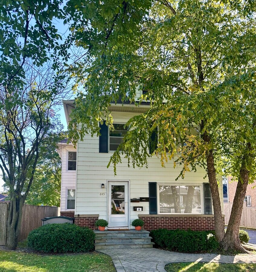 Photo - 845 Oakwood Ave