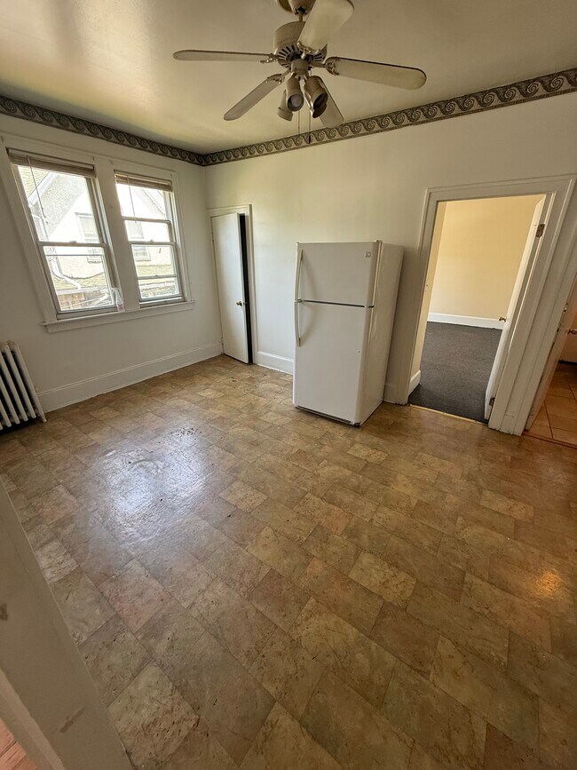 Photo - 914 W Lackawanna Ave Unit Apt