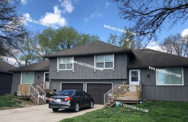 Building Photo - Beautiful Updated Duplex in Paola-Availabl... Rental