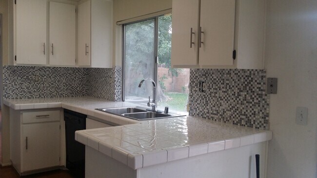 Photo - 10123 Hanna Ave