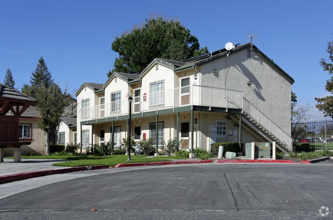 Arrowhead Woods Apartments