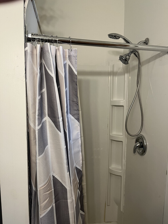 Photo - 103 W Railroad St