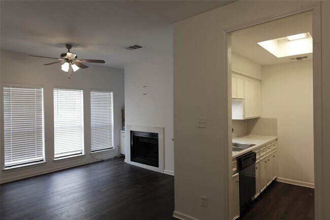 Photo - 2706 Salado St Unit 204