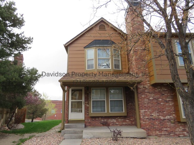 Cozy 2 Bedroom Condo in Rockrimmon - Cozy 2 Bedroom Condo in Rockrimmon