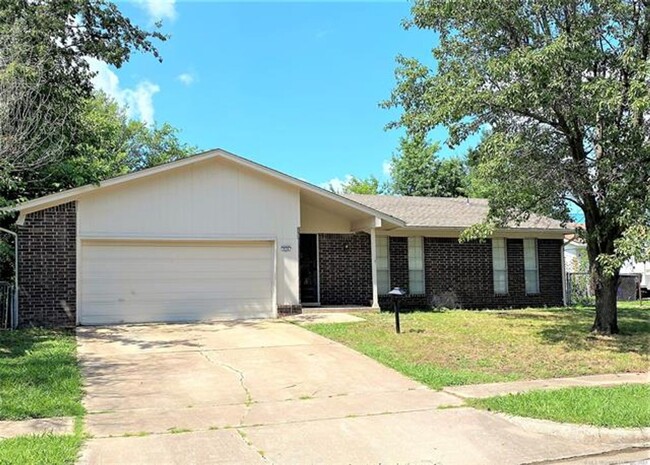 Perfect location near Rhema in Broken Arrow! - Perfect location near Rhema in Broken Arrow! House