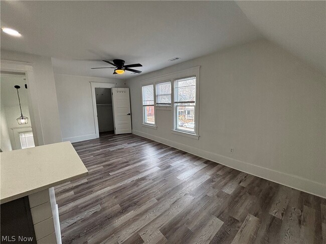 Photo - 4115 Whitman Ave Unidad UP