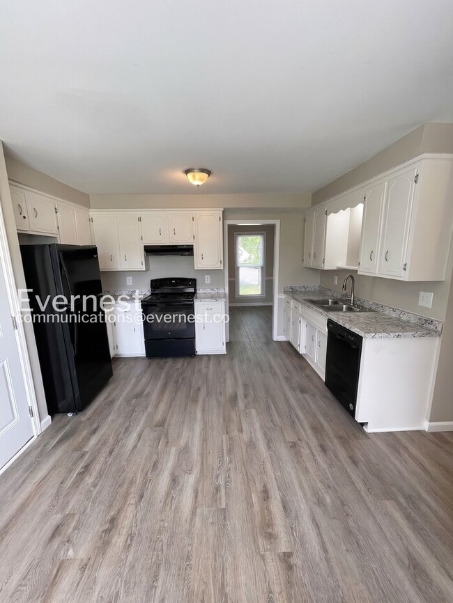 Photo - 901 Cimarron Ct