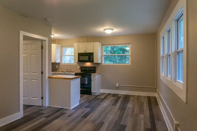 Photo - 346 Cummins Rd Unit 2