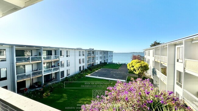 Building Photo - Fantastic Top-Floor Water View Studio! Unit 428 Rental