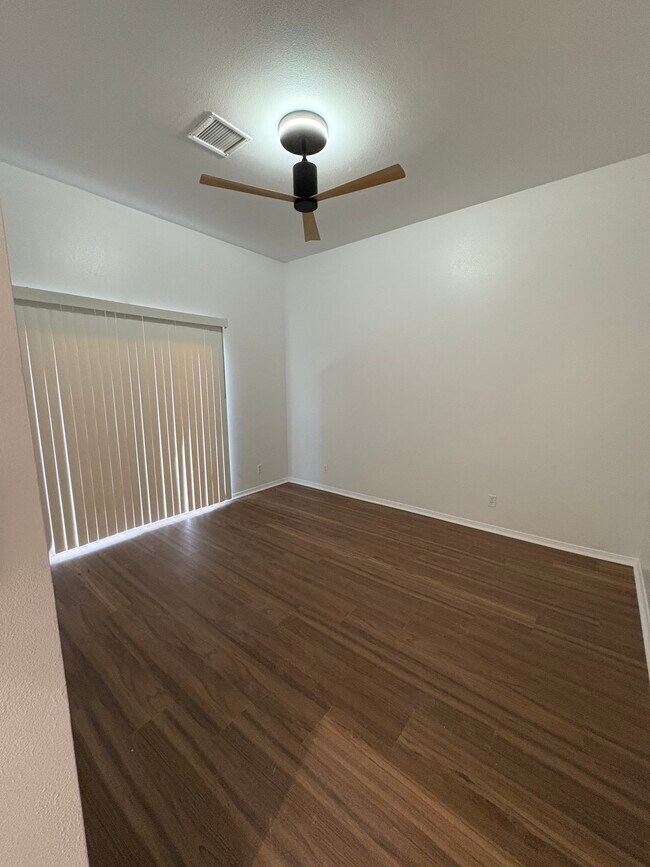 Dormitorio principal - 6446 Palm View Ave
