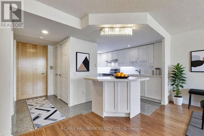 Photo - 123 Eglinton Ave E Unit 607