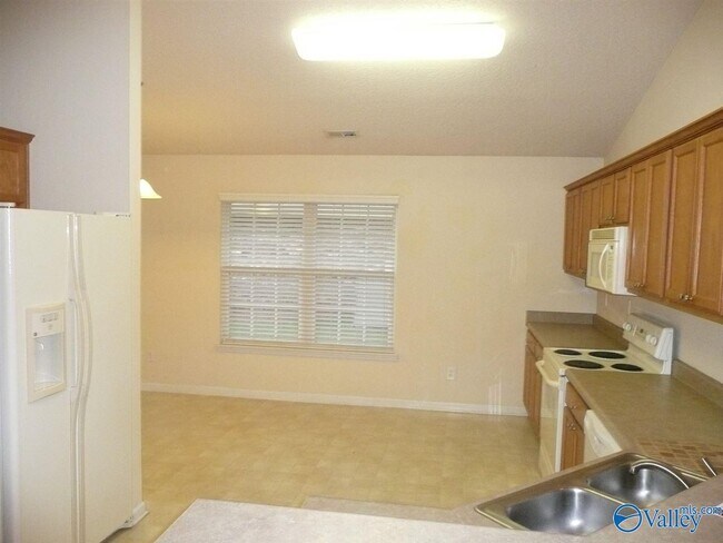 Photo - 105 Zeona Ct SW