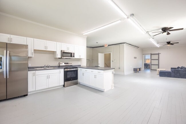 Building Photo - 9 S Main St