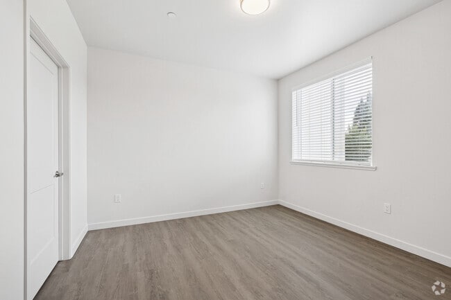 2BR, 1BA - 834SF - Primary Bedroom