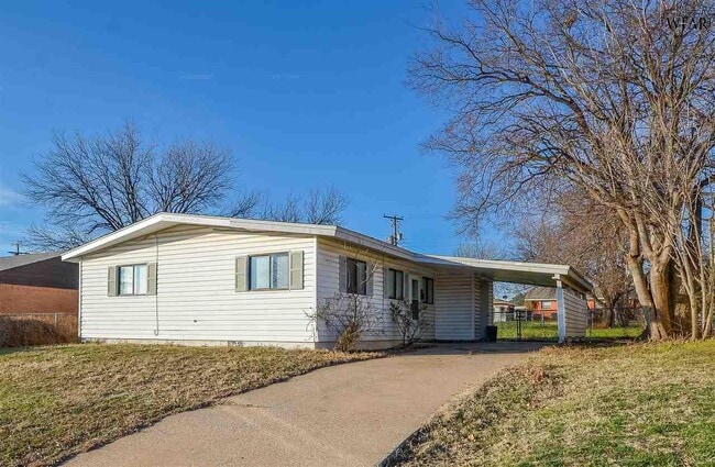 Building Photo - 1604 Red Fox Rd Rental