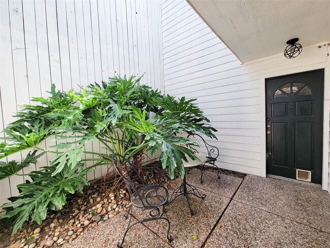 Building Photo - 2243 W Alabama St Unit B Rental