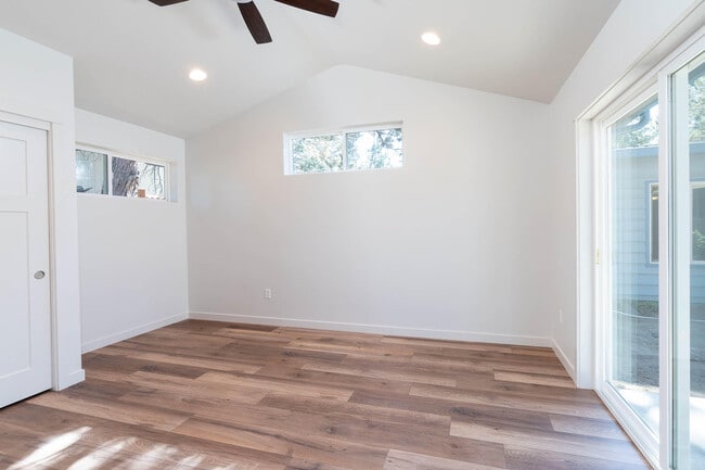 Photo - 1262 NE Burnside Ave Unit 2