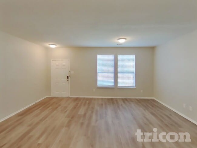 Photo - 207 Moonlight Dr