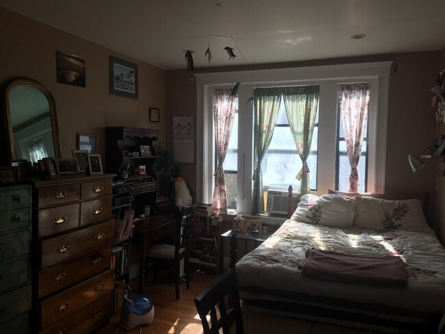 Photo - WOW!!!  NICE BRIGHTON 2 BED NEAR CLEVELAND CIRCLE