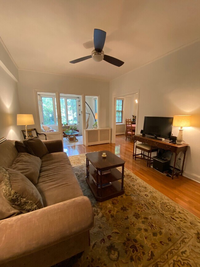 Building Photo - 2032 Belmont Rd NW