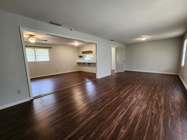 1218 Thomwal St