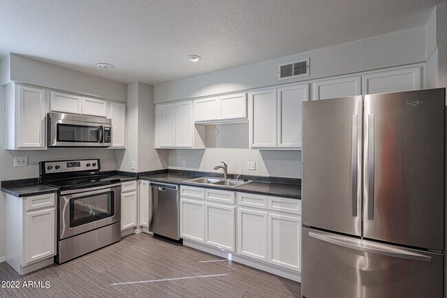 Photo - 6819 N 12th St Unidad 25