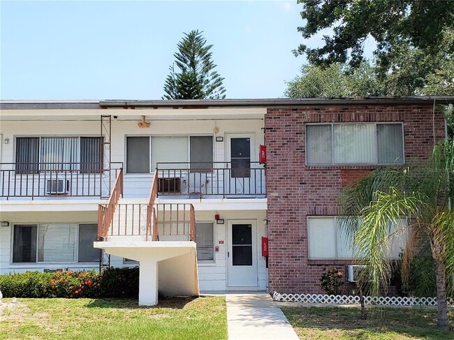 Building Photo - 2366 Shelley St Unit 6